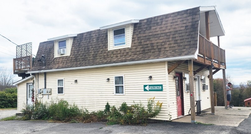 Crosstown Highway portfolio of 4 properties for sale on LoopNet.com - Building Photo - Image 2 of 4