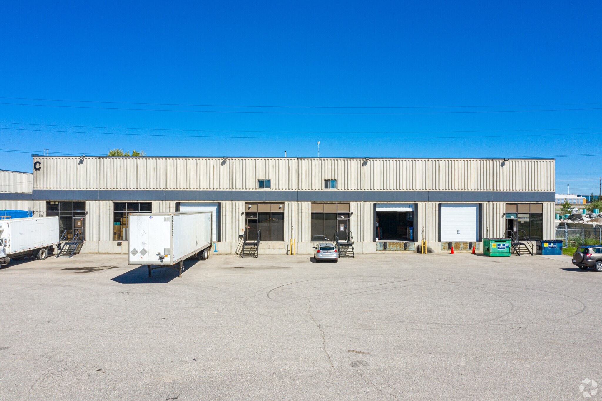 4216 54th Ave SE, Calgary, AB for sale Primary Photo- Image 1 of 1