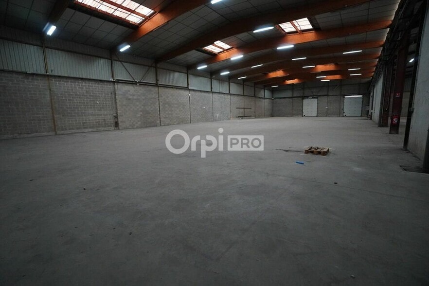 Industrial in Quetigny for lease - Building Photo - Image 2 of 7