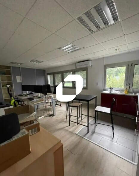 Office in SAINT-MARTIN-D'HERES for lease - Interior Photo - Image 2 of 14