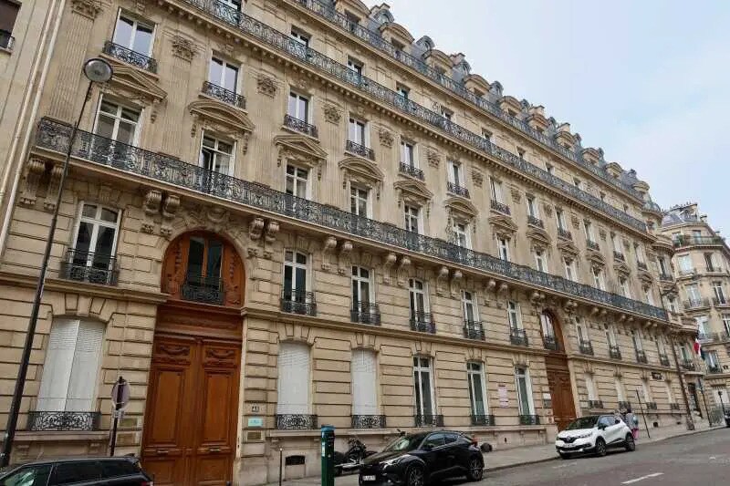 Office in Paris for lease - Building Photo - Image 1 of 6