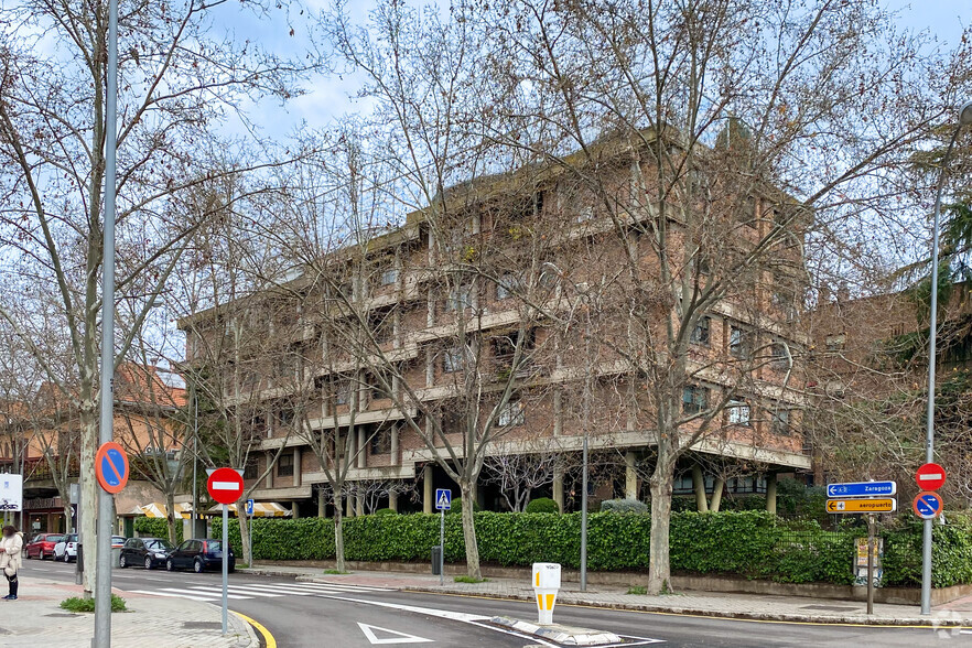 Calle de Agastia, 44, Madrid, Madrid for lease - Building Photo - Image 1 of 2