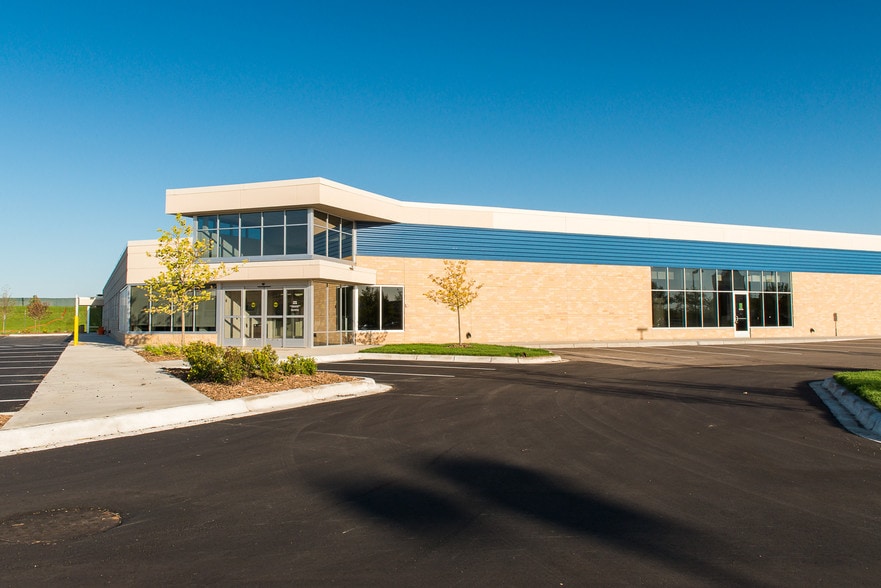 3000 Hundertmark Rd, Chaska, MN for lease - Building Photo - Image 1 of 7