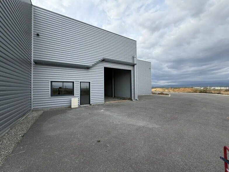 Flex in Valence for sale - Building Photo - Image 1 of 7