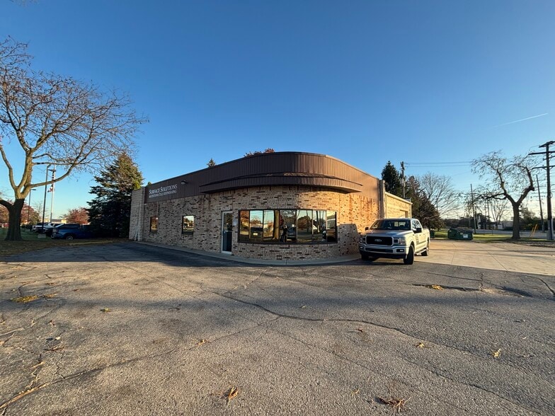 39395 Schoolcraft Rd, Livonia, MI for sale - Building Photo - Image 1 of 1