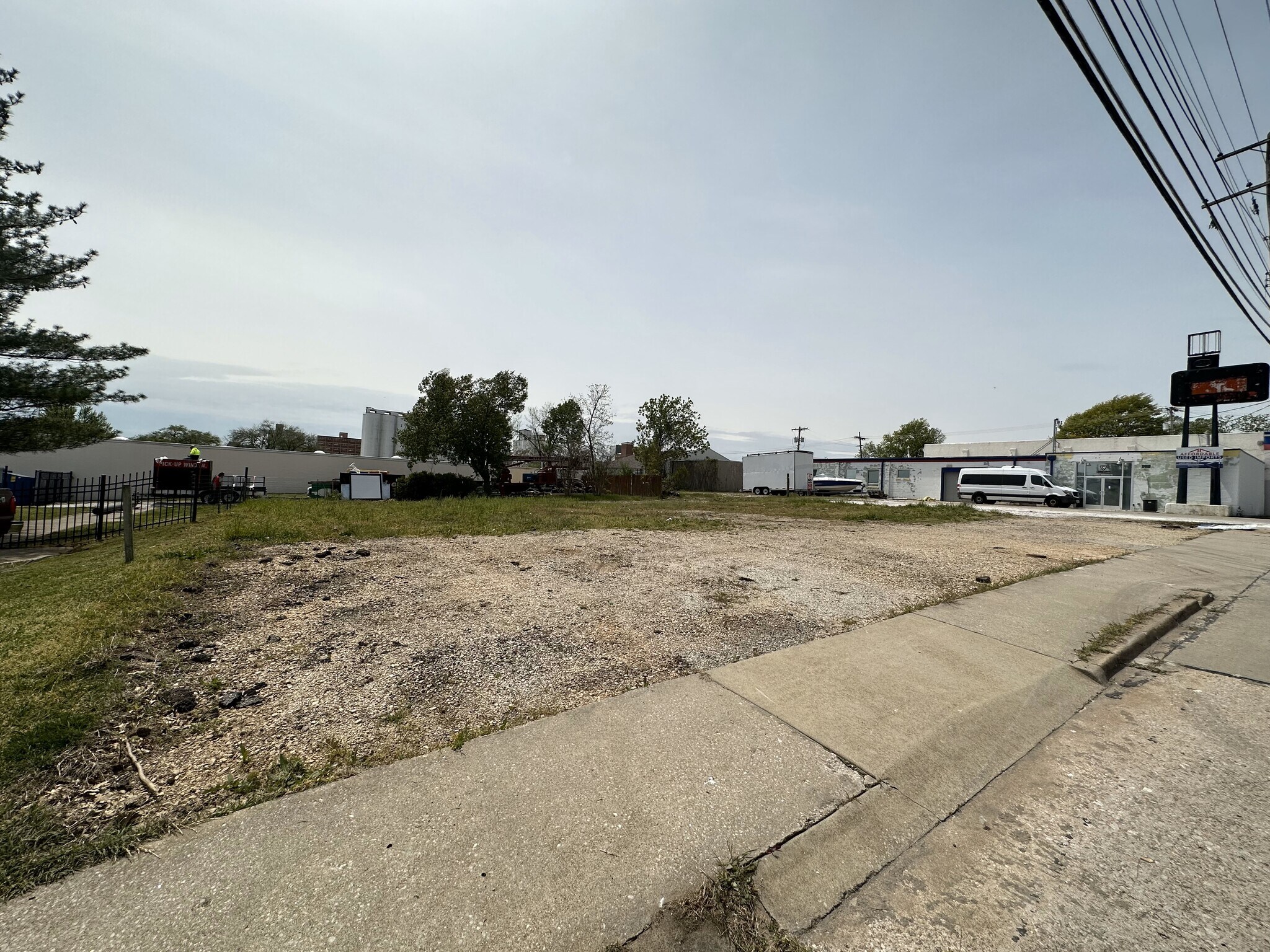 322-324 E Chestnut St, Springfield, MO for sale Primary Photo- Image 1 of 1