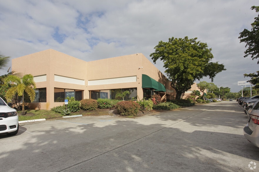 5701-5775 N Andrews Way, Fort Lauderdale, FL for lease - Building Photo - Image 3 of 5