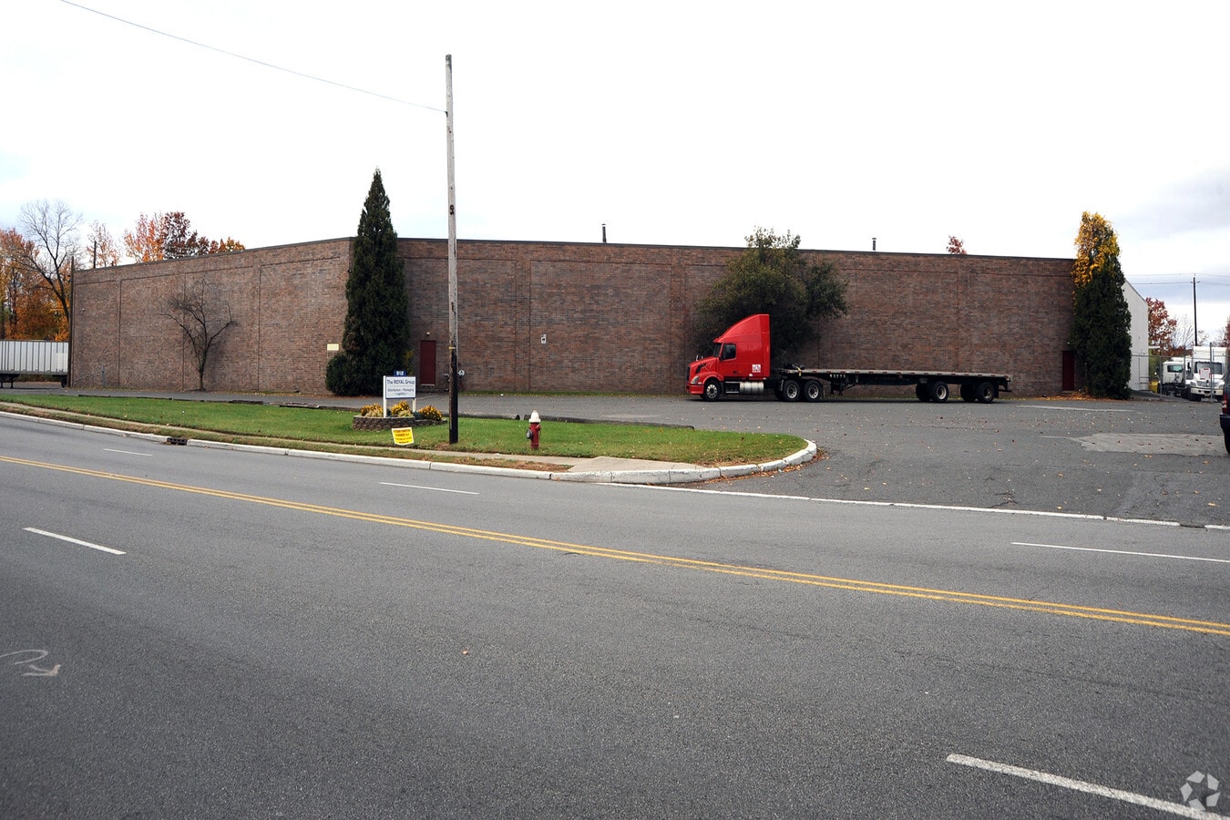 912 Riverview Dr, Totowa, NJ 07512