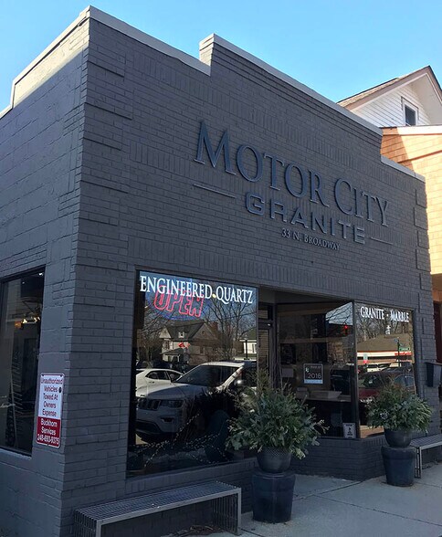 33 N Broadway St, Lake Orion, MI for sale - Primary Photo - Image 1 of 1