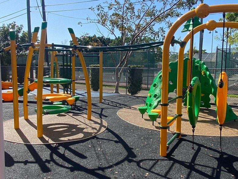 672-678 Camellia Dr, Royal Palm Beach, FL for sale - Building Photo - Image 1 of 1