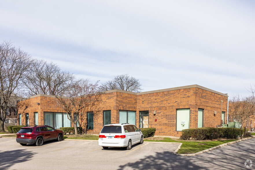 700-728 S Milwaukee Ave, Wheeling, IL for lease - Building Photo - Image 1 of 9