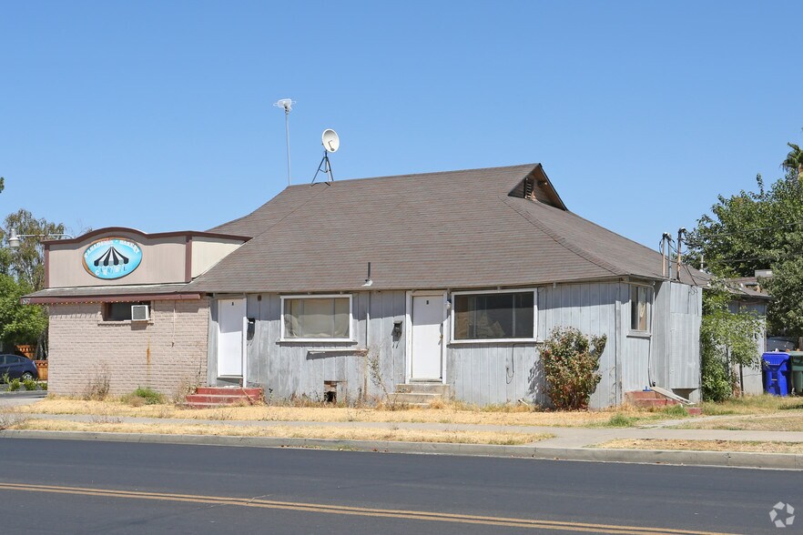 537 W Pine St, Exeter, CA for sale - Building Photo - Image 2 of 4