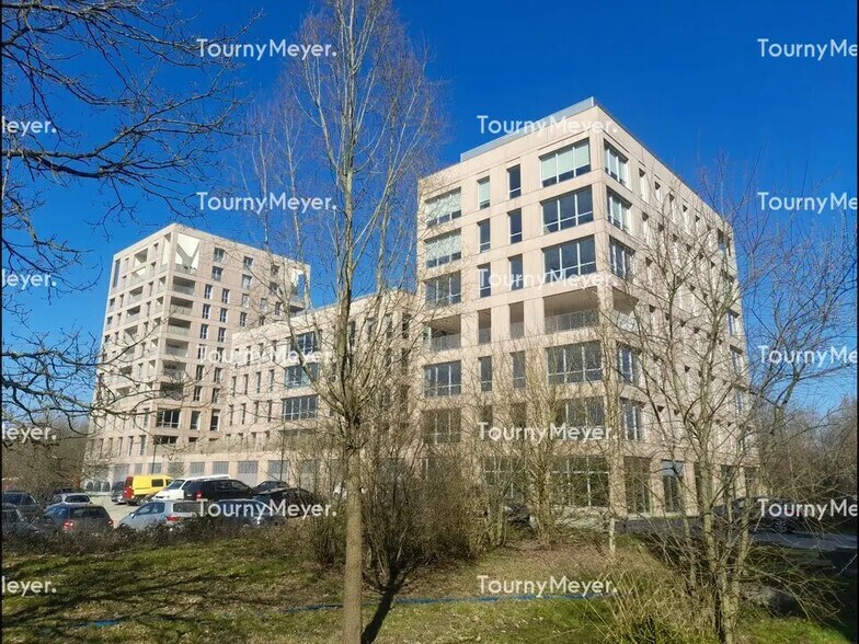 Office in Saint-Jacques-de-la-Lande for lease - Building Photo - Image 1 of 9