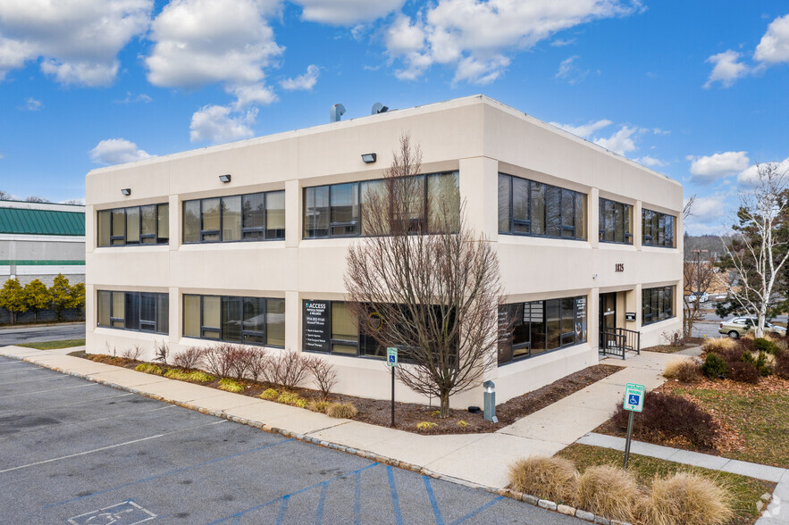 1825 Commerce St, Yorktown Heights, NY for lease - Building Photo - Image 3 of 4