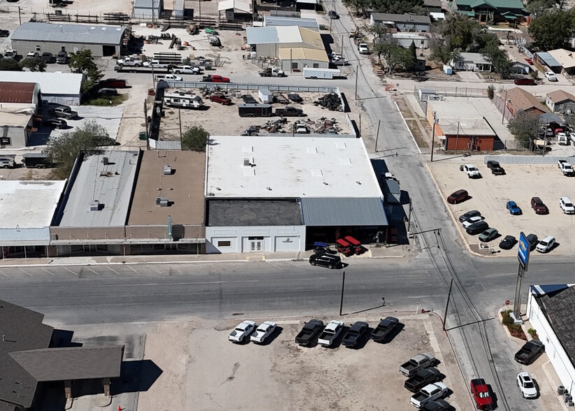 215 N Main Ave, Big Lake, TX for sale - Primary Photo - Image 1 of 20