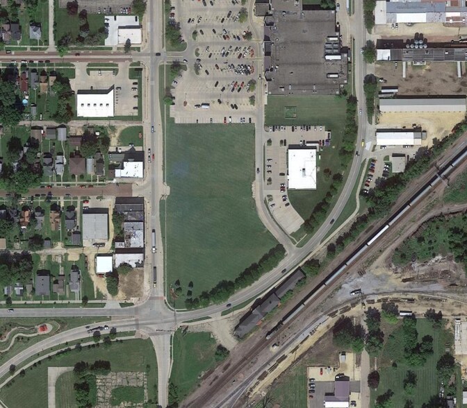 1010 4th St, Clinton, IA for sale - Aerial - Image 2 of 5