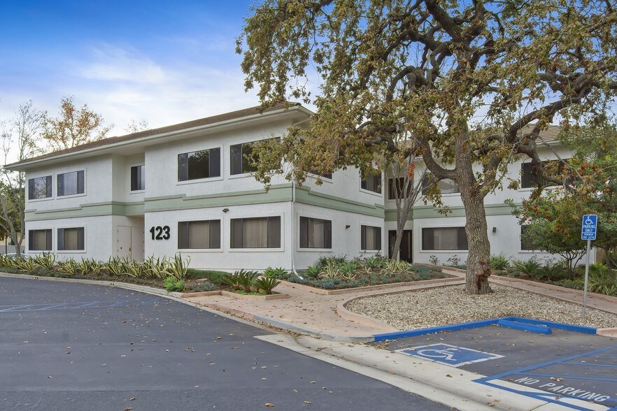 123 Hodencamp Rd, Thousand Oaks, CA for lease - Primary Photo - Image 1 of 5