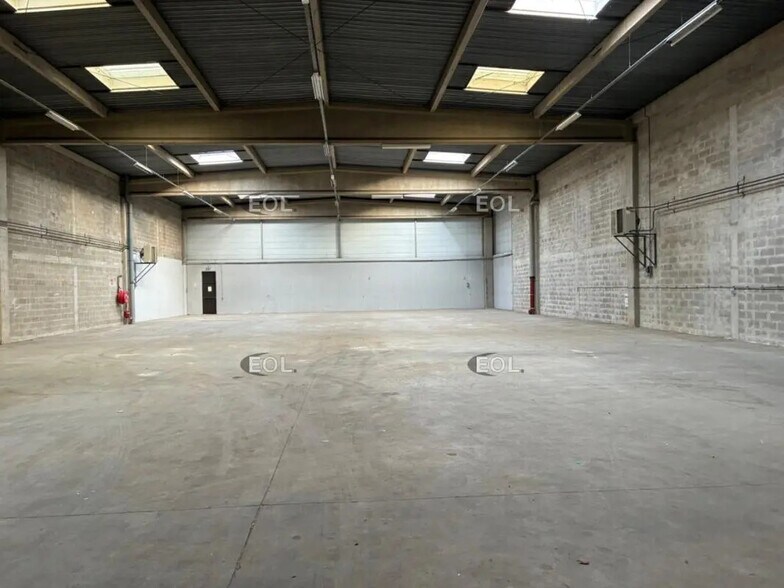 Industrial in L'HAY-LES-ROSES for lease - Interior Photo - Image 2 of 6