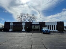 601 N Lynndale Dr, Appleton WI - Parking Garage