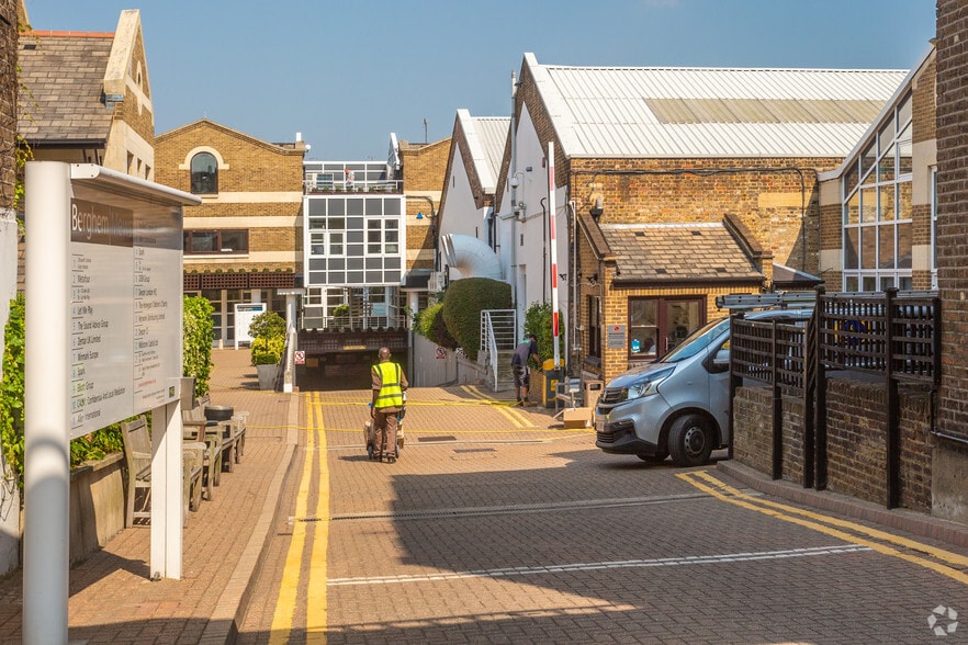 Blythe Rd, London for lease - Building Photo - Image 2 of 8