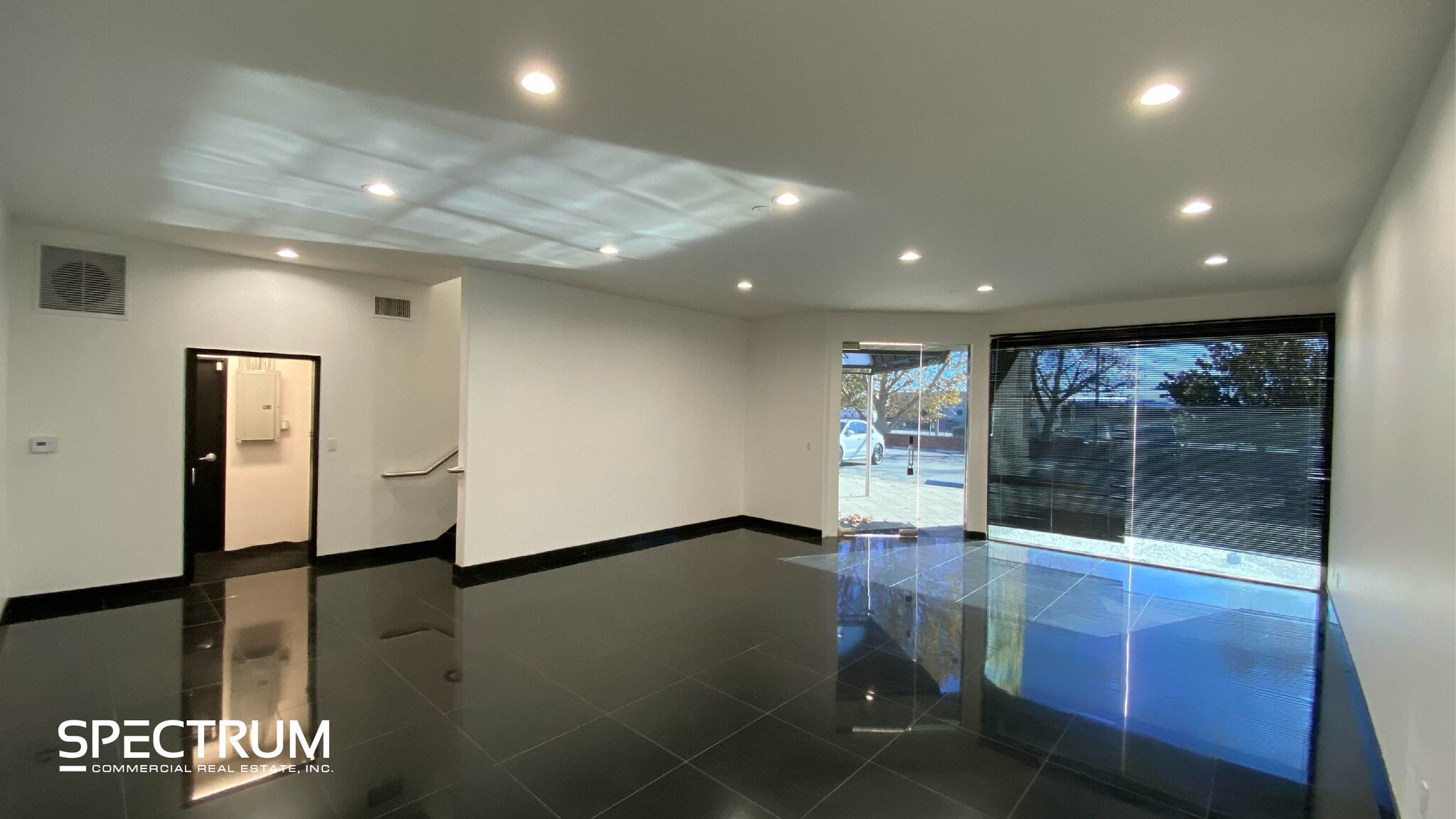 21617-21621 Nordhoff St, Chatsworth, CA for lease Interior Photo- Image 1 of 14