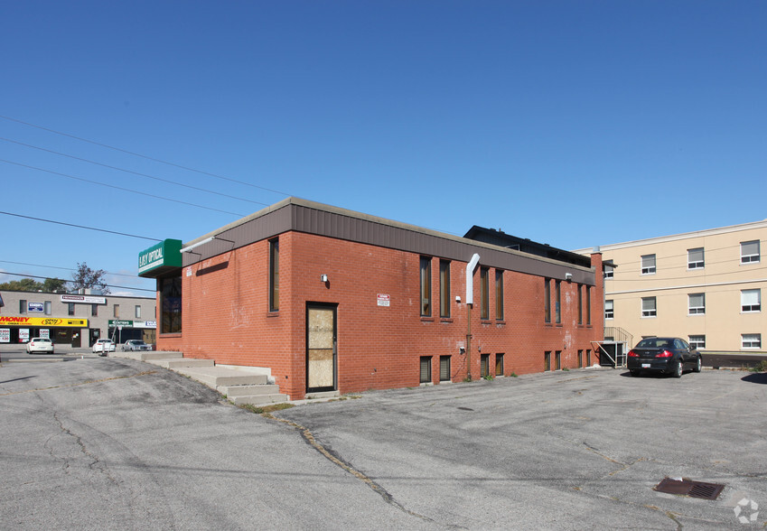 349 King St W, Oshawa, ON for sale - Building Photo - Image 2 of 9