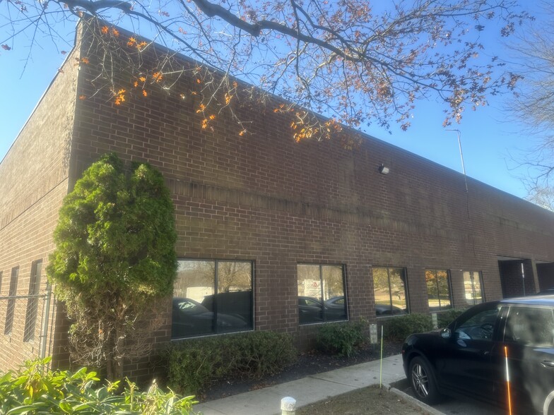 306 Commerce Dr, Exton, PA for lease - Building Photo - Image 3 of 30