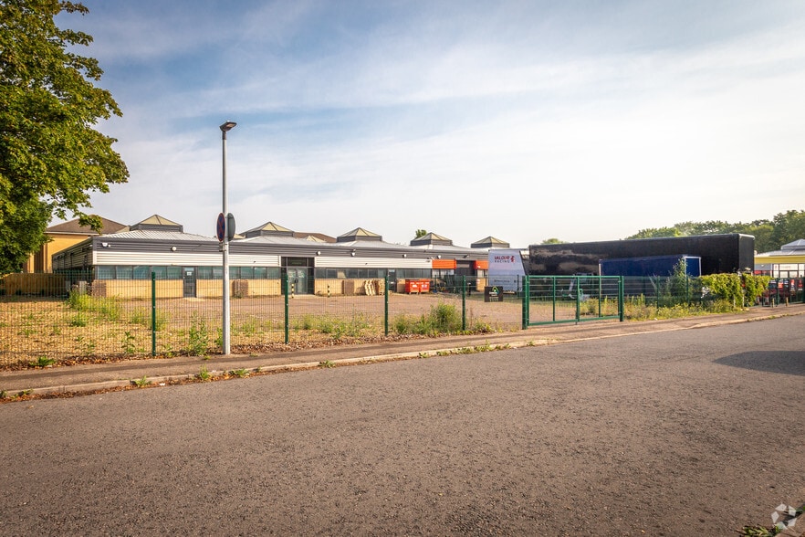 1-2 Milnyard Sq, Peterborough for sale - Primary Photo - Image 1 of 1