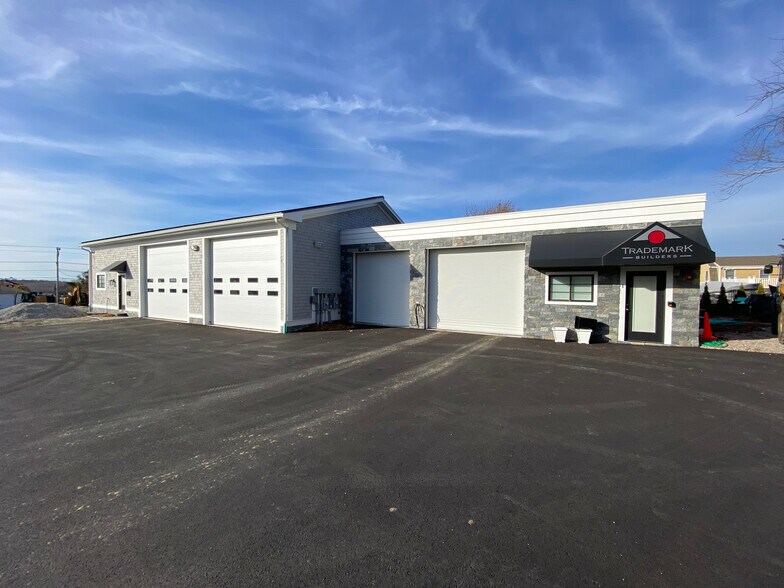 1 Trimble Ln, Middletown, RI for sale - Building Photo - Image 1 of 1