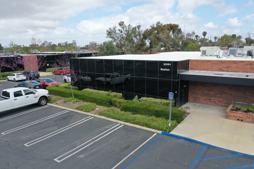 23191-23193 La Cadena Dr, Laguna Hills, CA for lease - Building Photo - Image 3 of 6