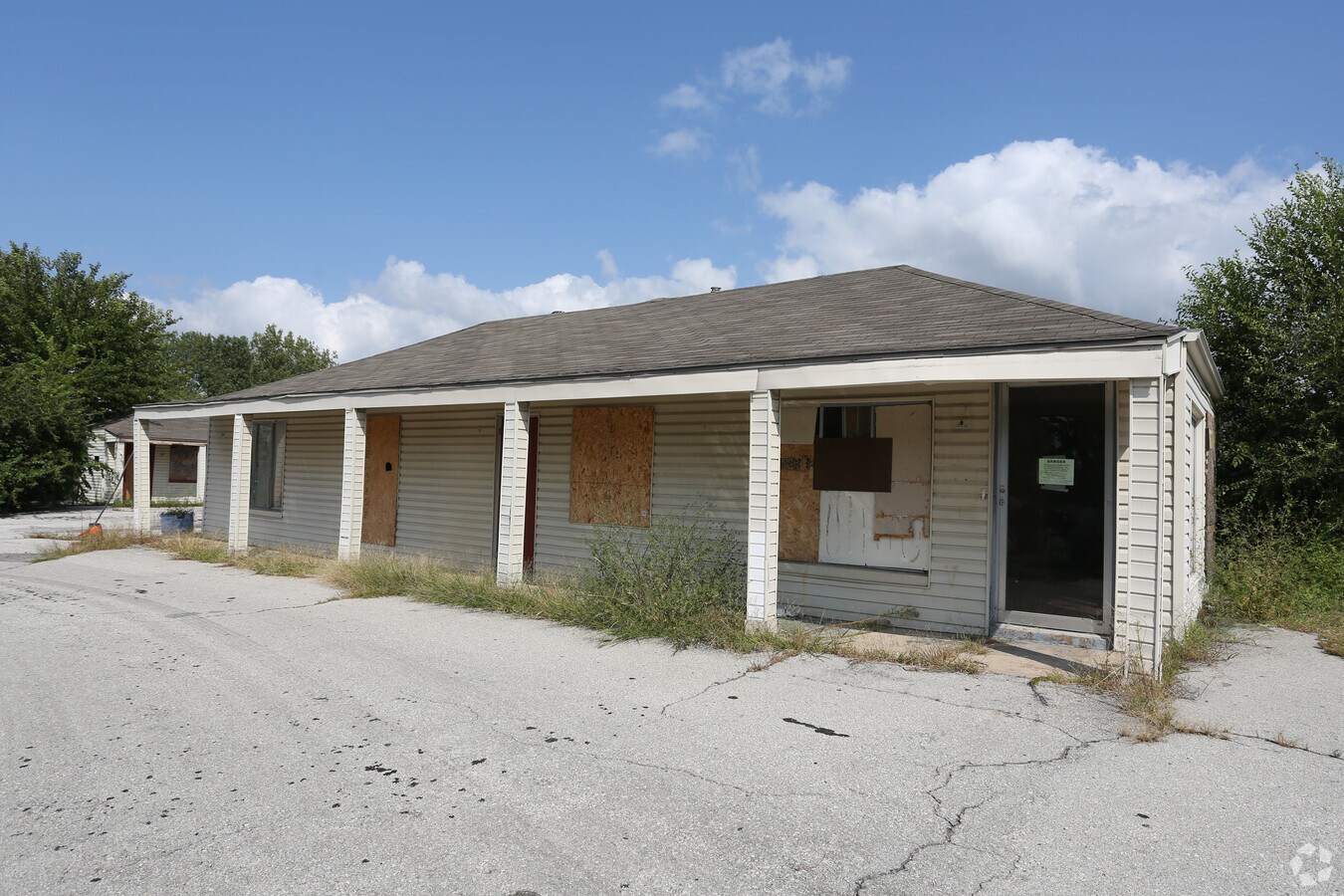 11402 E 24 Hwy, Sugar Creek, MO 64054