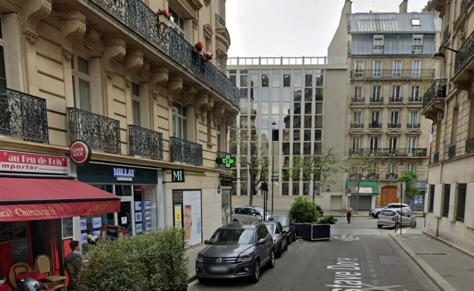 Retail in Paris for lease - Building Photo - Image 1 of 2