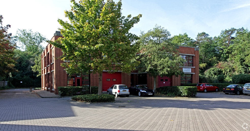 Fleming Way, Isleworth for lease - Building Photo - Image 1 of 7