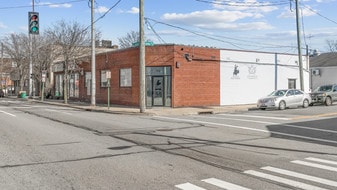 79 E Jericho Tpke, Mineola NY - Storefront Property