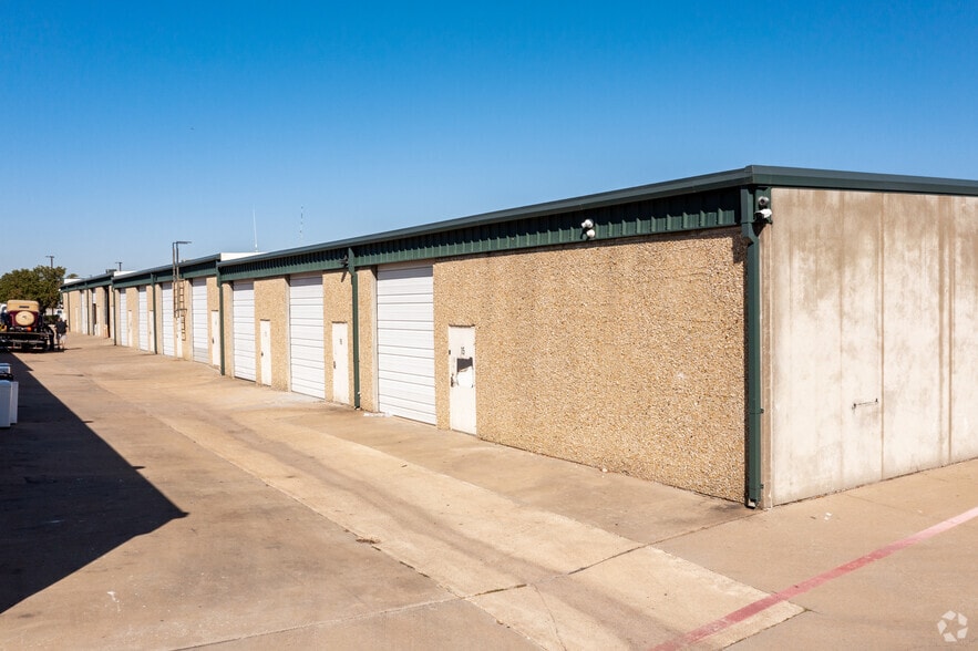 720 Valley Ridge Cir, Lewisville, TX for lease - Building Photo - Image 3 of 5