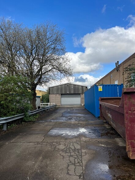 119 Provost Way, Luton for lease - Building Photo - Image 2 of 3