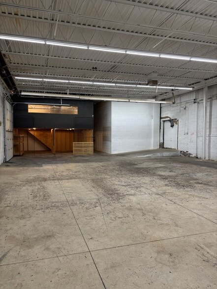 2285 Scranton Rd, Cleveland, OH for lease - Interior Photo - Image 3 of 3