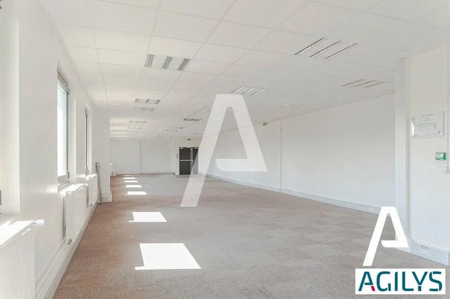 Flex in for lease - Building Photo - Image 3 of 8