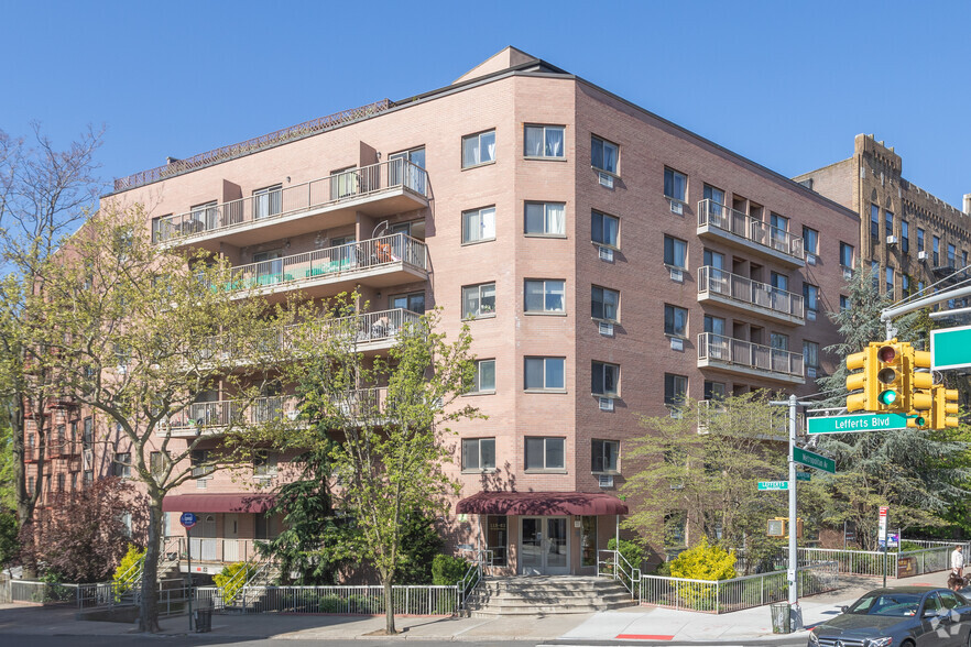 11882 Metropolitan Ave, Jamaica, NY for sale - Building Photo - Image 1 of 33