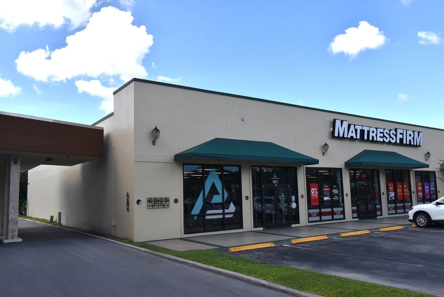 701 21st St, Vero Beach, FL for lease - Building Photo - Image 2 of 9