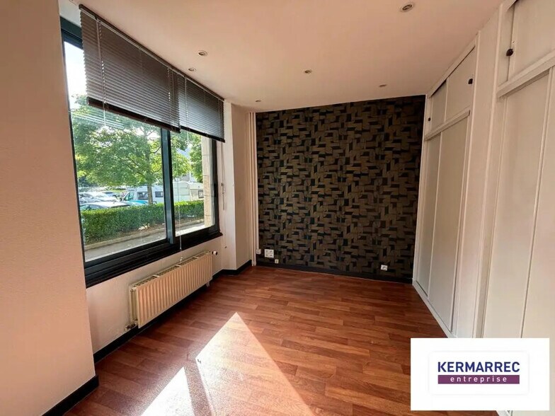 Office in Vannes for lease - Interior Photo - Image 1 of 3