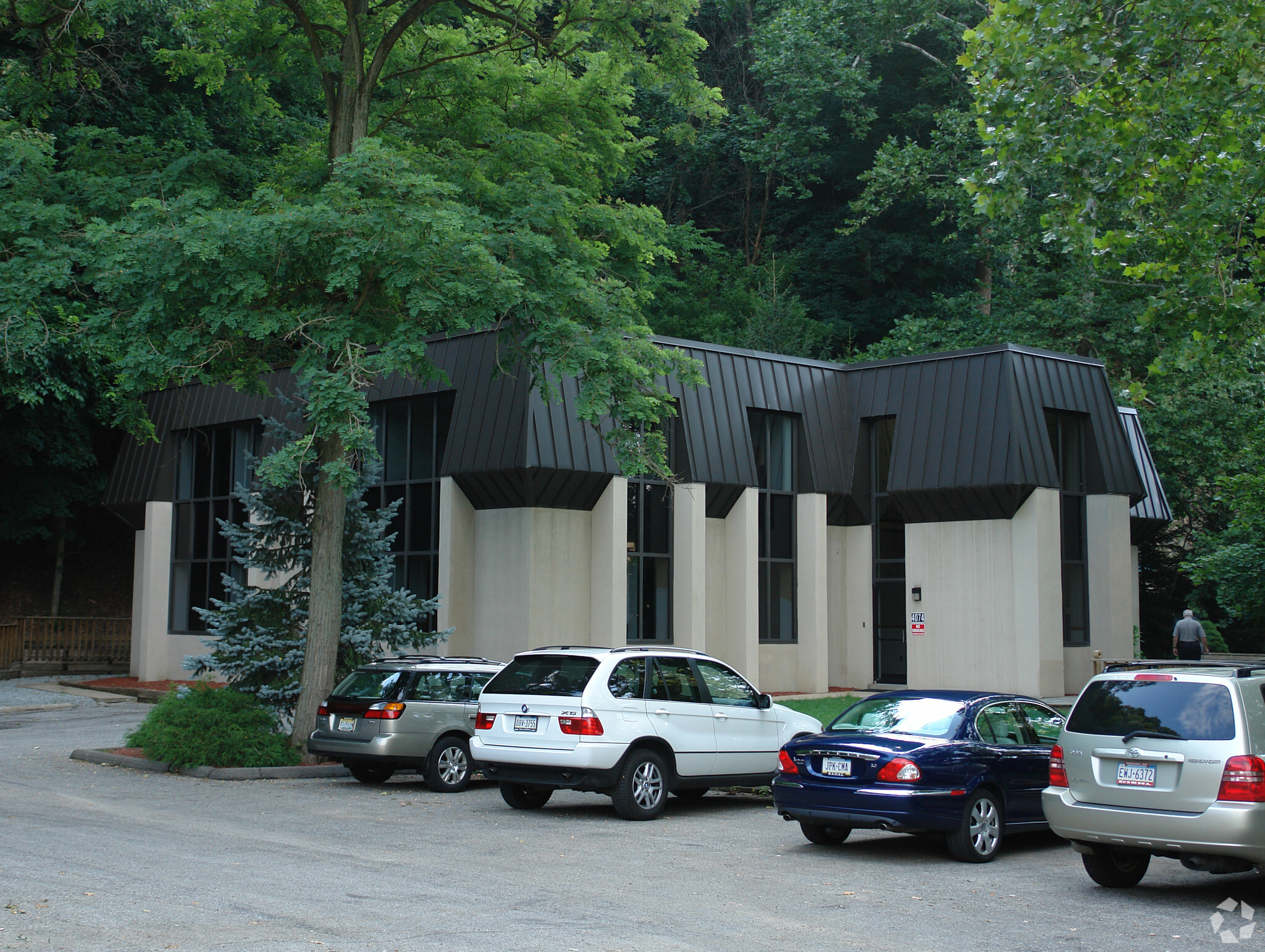 4074 Mt Royal Blvd, Allison Park, PA for lease Building Photo- Image 1 of 6