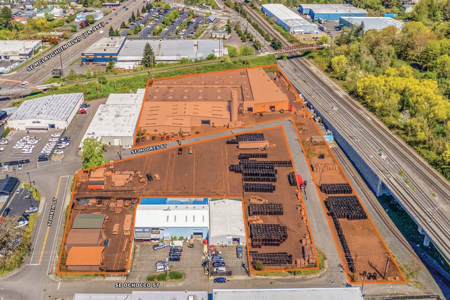 2425 SE Moore St portfolio of 2 properties for sale on LoopNet.com - Building Photo - Image 1 of 1