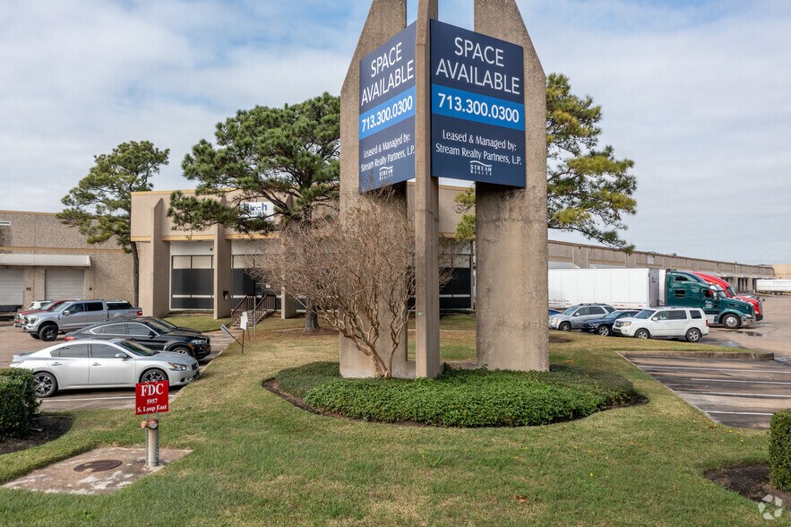 5957-5973 S Loop Fwy E, Houston, TX for lease - Building Photo - Image 3 of 6