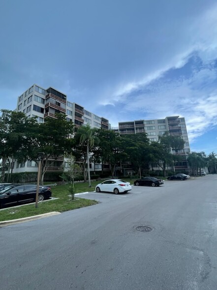 Portfolio of 12 Condo Units, Lauderhill portfolio of 2 properties for sale on LoopNet.com - Building Photo - Image 1 of 9