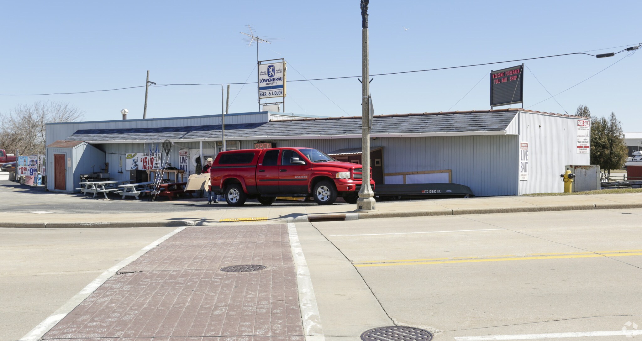 1431 East River St, Two Rivers, WI for sale Primary Photo- Image 1 of 1