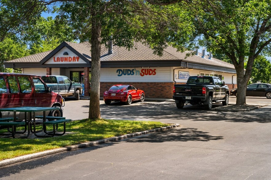 2 Iconic Bozeman Businesses portfolio of 2 properties for sale on LoopNet.com - Building Photo - Image 2 of 128