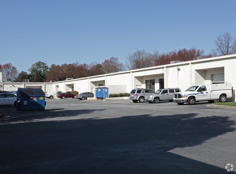 2221 Newmarket Pky SE, Marietta, GA for lease - Building Photo - Image 2 of 7