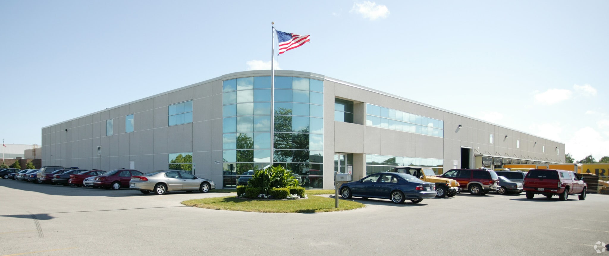 7000 S 10th, Oak Creek, WI for lease Primary Photo- Image 1 of 2