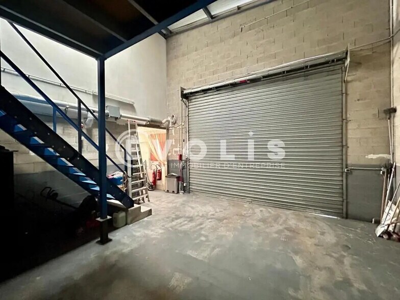 Flex in Ormoy for lease - Interior Photo - Image 2 of 6